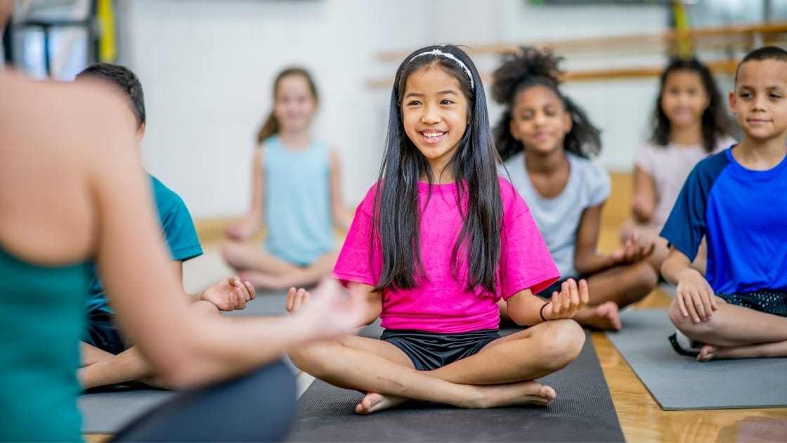 anak-anak antusias dalam kelas meditasi
